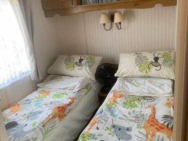 Kiln Park Holiday Park - Holiday Accommodation 68 - South Wales - 1189038 - thumbnail photo 8