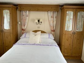 Kiln Park Holiday Park - Holiday Accommodation 68 - South Wales - 1189038 - thumbnail photo 10