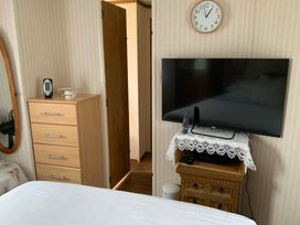 Kiln Park Holiday Park - Holiday Accommodation 68 - South Wales - 1189038 - thumbnail photo 9