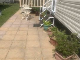 Kiln Park Holiday Park - Holiday Accommodation 68 - South Wales - 1189038 - thumbnail photo 14