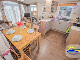 Devon Cliffs Holiday Park - Holiday Accommodation 6955 - Devon - 1189048 - thumbnail photo 3