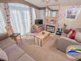 Devon Cliffs Holiday Park - Holiday Accommodation 6955 - Devon - 1189048 - thumbnail photo 6