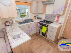 Devon Cliffs Holiday Park - Holiday Accommodation 6955 - Devon - 1189048 - thumbnail photo 8
