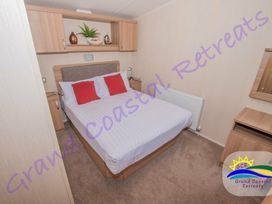 Devon Cliffs Holiday Park - Holiday Accommodation 6955 - Devon - 1189048 - thumbnail photo 11