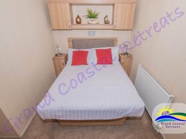 Devon Cliffs Holiday Park - Holiday Accommodation 6955 - Devon - 1189048 - thumbnail photo 12