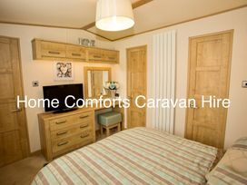 Golden Gate Holiday Centre - Holiday Accommodation 6959 - North Wales - 1189049 - thumbnail photo 8
