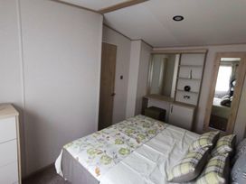 White Acres Holiday Park - Holiday Accommodation 70 - Cornwall - 1189055 - thumbnail photo 6