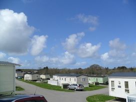 White Acres Holiday Park - Holiday Accommodation 70 - Cornwall - 1189055 - thumbnail photo 9