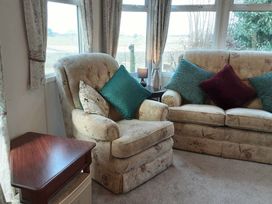 Llwyndu Mawr (private land) - Holiday Accommodation 7028 - North Wales - 1189060 - thumbnail photo 3