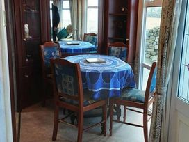 Llwyndu Mawr (private land) - Holiday Accommodation 7028 - North Wales - 1189060 - thumbnail photo 6