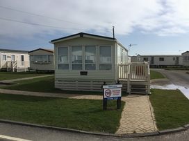 Seal Bay Resort - Holiday Accommodation 714 - Hampshire - 1189065 - thumbnail photo 2