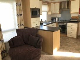 Seal Bay Resort - Holiday Accommodation 714 - Hampshire - 1189065 - thumbnail photo 4