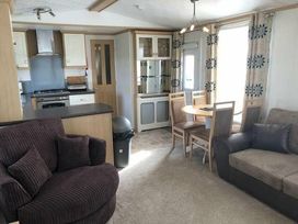 Seal Bay Resort - Holiday Accommodation 714 - Hampshire - 1189065 - thumbnail photo 5