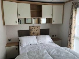 Seal Bay Resort - Holiday Accommodation 714 - Hampshire - 1189065 - thumbnail photo 8