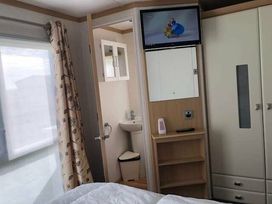 Seal Bay Resort - Holiday Accommodation 714 - Hampshire - 1189065 - thumbnail photo 9