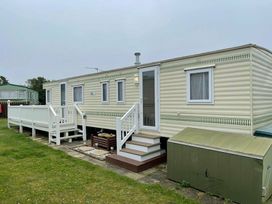 Cherry Tree Holiday Park - Holiday Accommodation 7184 - Norfolk - 1189070 - thumbnail photo 6