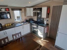 Marton Mere Holiday Village - Holiday Accommodation 7193 - Lake District - 1189071 - thumbnail photo 5