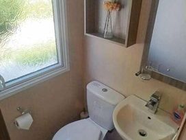 Marton Mere Holiday Village - Holiday Accommodation 7193 - Lake District - 1189071 - thumbnail photo 12