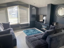 Lido Beach Holiday Park - Holiday Accommodation 7253 - North Wales - 1189076 - thumbnail photo 7