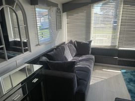 Lido Beach Holiday Park - Holiday Accommodation 7253 - North Wales - 1189076 - thumbnail photo 8