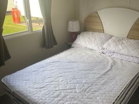 Lido Beach Holiday Park - Holiday Accommodation 7253 - North Wales - 1189076 - thumbnail photo 11