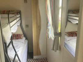 Lido Beach Holiday Park - Holiday Accommodation 7253 - North Wales - 1189076 - thumbnail photo 13