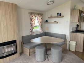 Devon Cliffs Holiday Park - Holiday Accommodation 7324 - Devon - 1189080 - thumbnail photo 8