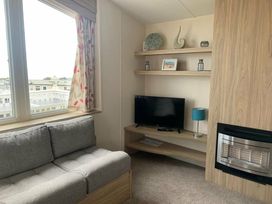 Devon Cliffs Holiday Park - Holiday Accommodation 7324 - Devon - 1189080 - thumbnail photo 9