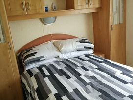 Hayling Island Holiday Park - Meadow Bay Villages - Holiday Accommodation 7463 - Hampshire - 1189087 - thumbnail photo 6