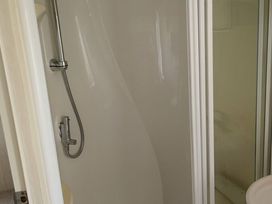 Hayling Island Holiday Park - Meadow Bay Villages - Holiday Accommodation 7463 - Hampshire - 1189087 - thumbnail photo 8