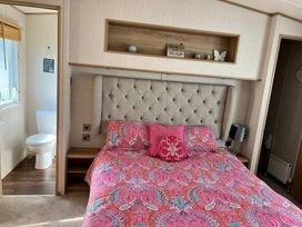 Marton Mere Holiday Village - Holiday Accommodation 7507 - Lake District - 1189089 - thumbnail photo 2