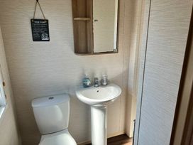 Marton Mere Holiday Village - Holiday Accommodation 7507 - Lake District - 1189089 - thumbnail photo 10