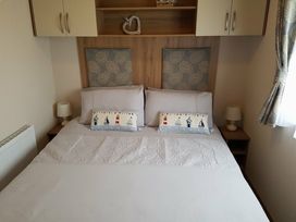 Stoupe Cross Caravan Park - Holiday Accommodation 7529 - North Yorkshire (incl. Whitby) - 1189091 - thumbnail photo 4