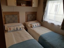 Stoupe Cross Caravan Park - Holiday Accommodation 7529 - North Yorkshire (incl. Whitby) - 1189091 - thumbnail photo 7