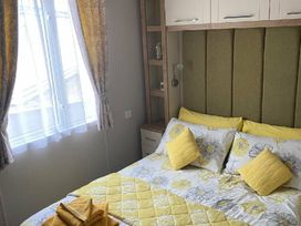 Tattershall Lakes Country Park - Holiday Accommodation 7565 - Lincolnshire - 1189093 - thumbnail photo 9