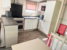 Marton Mere Holiday Village - Holiday Accommodation 7580 - Lake District - 1189094 - thumbnail photo 4