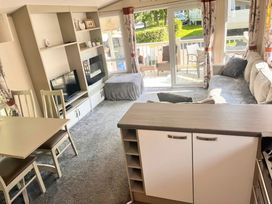 Marton Mere Holiday Village - Holiday Accommodation 7580 - Lake District - 1189094 - thumbnail photo 5