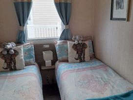 Devon Cliffs Holiday Park - Holiday Accommodation 7643 - Devon - 1189096 - thumbnail photo 13