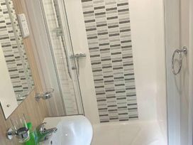Wild Duck Holiday Park - Holiday Accommodation 7654 - Norfolk - 1189097 - thumbnail photo 9