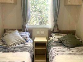 Wild Duck Holiday Park - Holiday Accommodation 7654 - Norfolk - 1189097 - thumbnail photo 11