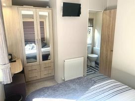 Wild Duck Holiday Park - Holiday Accommodation 7654 - Norfolk - 1189097 - thumbnail photo 14