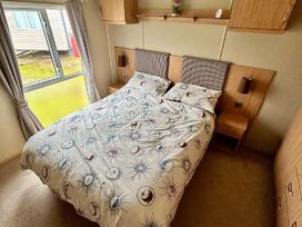 Greenacres Holiday Park - Holiday Accommodation 7656 - North Wales - 1189098 - thumbnail photo 7
