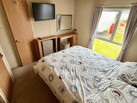 Greenacres Holiday Park - Holiday Accommodation 7656 - North Wales - 1189098 - thumbnail photo 8