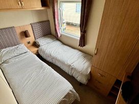 Greenacres Holiday Park - Holiday Accommodation 7656 - North Wales - 1189098 - thumbnail photo 10