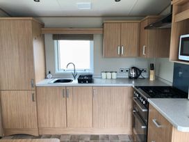 Greenacres Holiday Park - Holiday Accommodation 7656 - North Wales - 1189098 - thumbnail photo 12