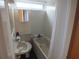 Hoburne Cotswolds - Holiday Accommodation 7769 - Somerset & Wiltshire - 1189103 - thumbnail photo 5