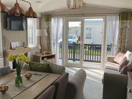 Trecco Bay - Holiday Accommodation 7817 - Somerset & Wiltshire - 1189110 - thumbnail photo 2