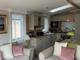 Trecco Bay - Holiday Accommodation 7817 - Somerset & Wiltshire - 1189110 - thumbnail photo 3