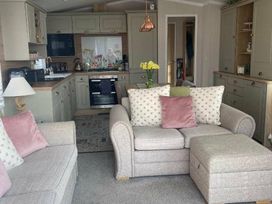 Trecco Bay - Holiday Accommodation 7817 - Somerset & Wiltshire - 1189110 - thumbnail photo 4