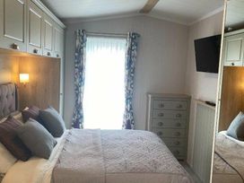 Trecco Bay - Holiday Accommodation 7817 - Somerset & Wiltshire - 1189110 - thumbnail photo 7